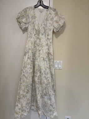 BRAND NEW! CLUB MONACO Floral Puff Sleeve V-Neck Maxi Dress in Ivory and Sage
